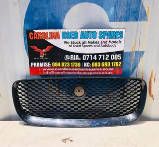 Jaguar F-pace X761 black front bumper (no badge)