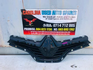 Renault Captur radiator grill (no badge)