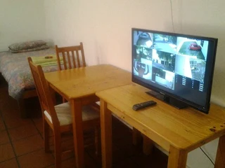 Bachelor Flat R9000: Working&#43;Students. X 12  ---  INC Elec