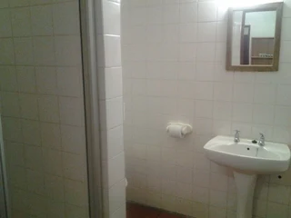 Bachelor Flat R9000: Working&#43;Students. X 12  ---  INC Elec