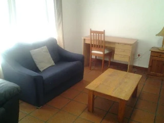 Bachelor Flat R9000: Working&#43;Students. X 12  ---  INC Elec