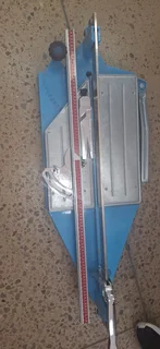 Tile cutter
