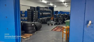 looking for a tyre fitter