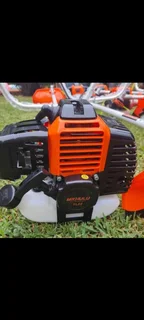 Grass cutting(petrol) machine  43cc uses 2 stroke il.  0781436636 R1600 NewGermany ( Kzn) .