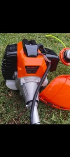 Grass cutting(petrol) machine  43cc uses 2 stroke il.  0781436636 R1600 NewGermany ( Kzn) .