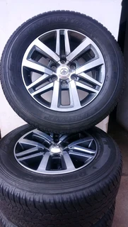 SET OF 4 RIMS AND FAIRLY USE TUREZ 26560.18 DUNLOP GRANDTREK FOR GD6