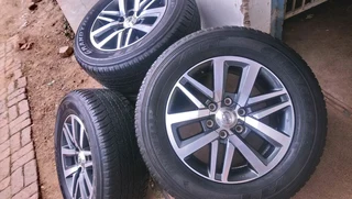 SET OF 4 RIMS AND FAIRLY USE TUREZ 26560.18 DUNLOP GRANDTREK FOR GD6