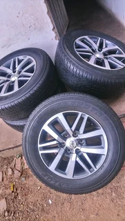 SET OF 4 RIMS AND FAIRLY USE TUREZ 26560.18 DUNLOP GRANDTREK FOR GD6