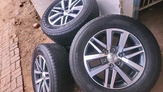 SET OF 4 RIMS AND FAIRLY USE TUREZ 26560.18 DUNLOP GRANDTREK FOR GD6