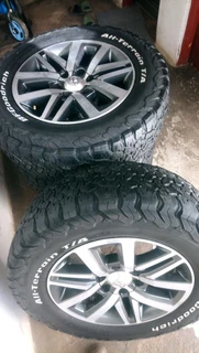 Set of four gd6 rims with second hand bfs goodrich 265.75.18