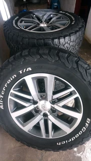 Set of four gd6 rims with second hand bfs goodrich 265.75.18