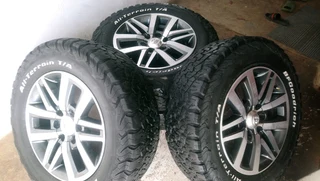 Set of four gd6 rims with second hand bfs goodrich 265.75.18