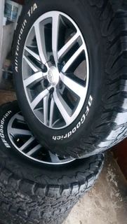 Set of four gd6 rims with second hand bfs goodrich 265.75.18