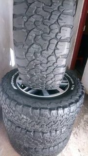 Set of four gd6 rims with second hand bfs goodrich 265.75.18