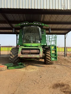 John Deere S670 haverster now stripping for spares