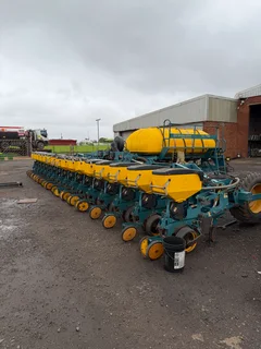 Equlaizer planter 16 row