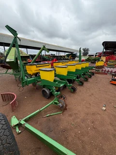 John Deere 1750 Planter