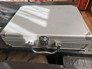 Portable putting set