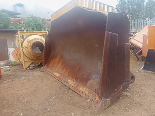 Komatsu D475 Semi-Universal Blade (No Push Arms)