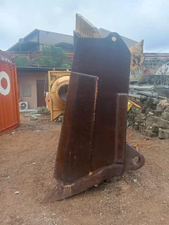 Komatsu D475 Semi-Universal Blade (No Push Arms)