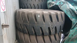 33.25-29 E4 Slag Hauler Tyres (Qty: 6)