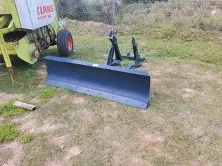 Dozer blade/ stootlem vir Massey tractors 80hp.