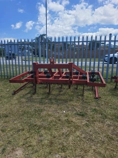 Ripper met roller.9 Tand swaardiens.