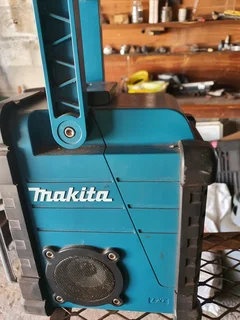 Makita dmr102 portable radio