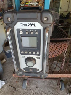 Makita dmr102 portable radio