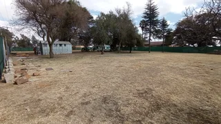 Land to rent in Petit for outside storing, dog training, not farming