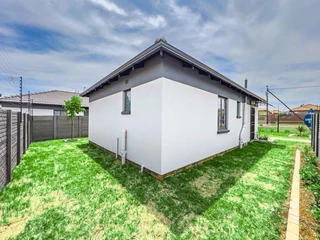 3 BEDROOM 2 BATHROOM HOUSE FOR SALE