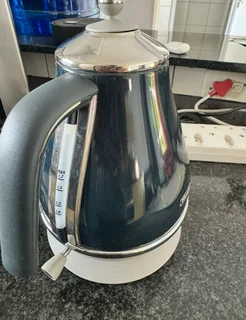 DeLonghi Kettle
