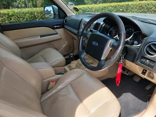 2012 Ford Everest 3.0TDci XLT 7 seater  SUV 4X2