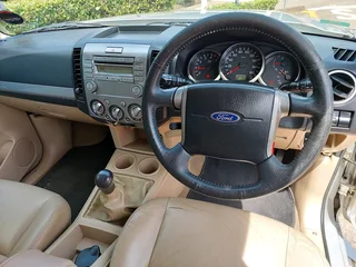 2012 Ford Everest 3.0TDci XLT 7 seater  SUV 4X2