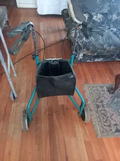 3 wheel &amp; 4 wheel rollators &amp; Walker