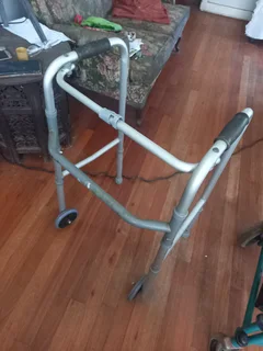 3 wheel &amp; 4 wheel rollators &amp; Walker