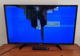 32inch Sinotec Tv Damaged Screen As Is