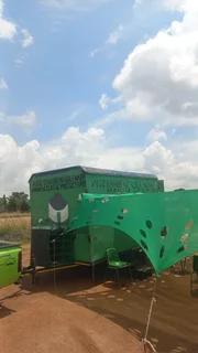 Mobile kitchen/ food truck