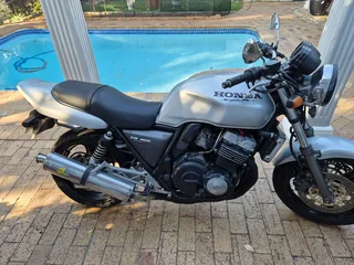 Honda CB 400 Super Four