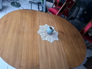 Round extendable Oak  Vinier  Dinning Table