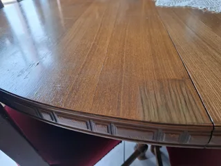 Round extendable Oak  Vinier  Dinning Table