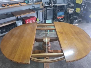 Round extendable Oak  Vinier  Dinning Table
