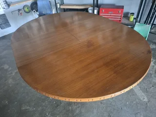 Round extendable Oak  Vinier  Dinning Table