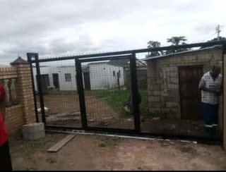 Clearvue  Fencing from R750  per linear metre installed/  Palisade Fencing from R1250 per metre