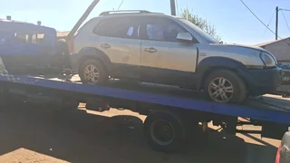Stripping Hyundai Tucson