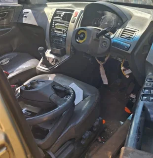 Stripping Hyundai Tucson