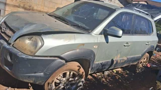 Stripping Hyundai Tucson