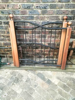Metal couch frame - R600
