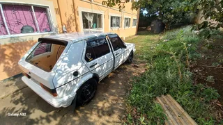 VW Golf Mk1 (1.4 carberated, 5Speed)