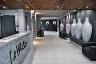 KALIVA 446 - MYKONOS- HOLIDAY SPECIALS - GROUND FLOOR UNIT- POOL FACING -BUILT IN BRAAI- U/C PARKING